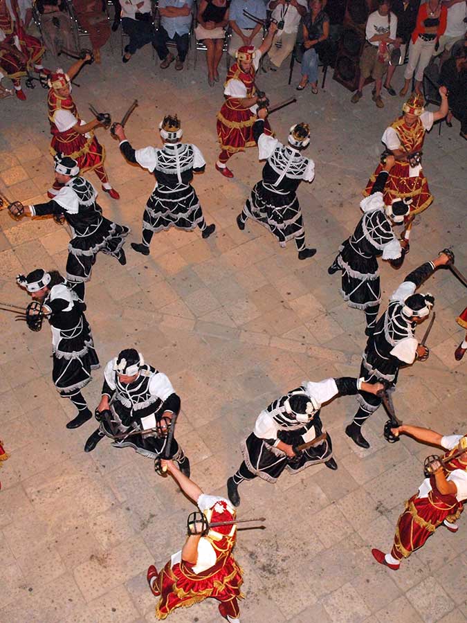 Festival de danse de l’épée-Moreška-Double cercle Moreška- Korčula